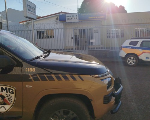 Pai descobre mensagens inapropriadas no celular da filha de 13 anos e aciona a polícia