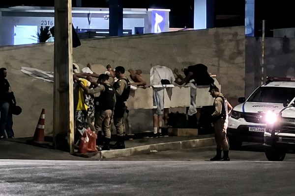 Porteiro impede entrada de motociclista que fugia de abordagem policial e é agredido por moradores