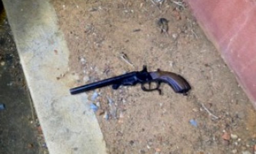 Namorada invade festa, causa danos e morador acaba preso com arma de fogo em São Gonçalo do Abaeté