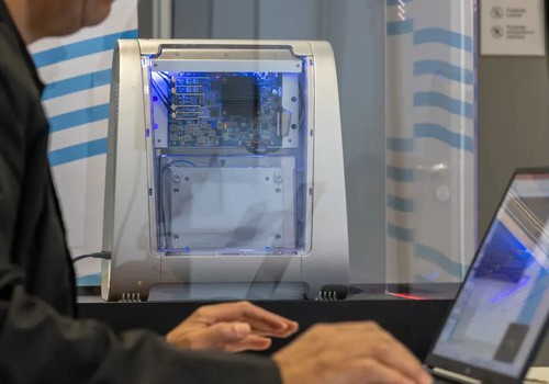 Novo computador quântico educacional passa a ser usado no Senai