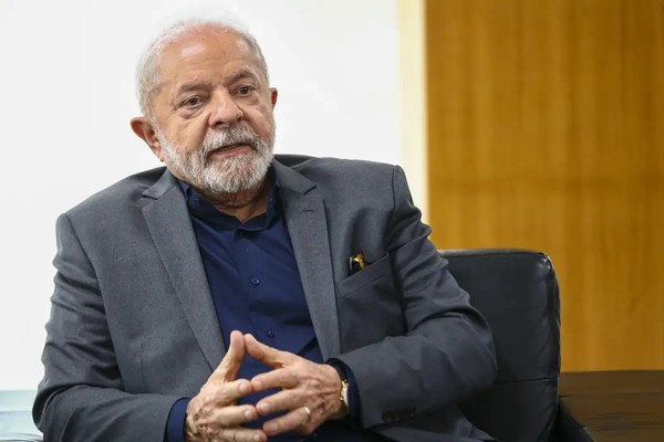 “Alguém que pratica assédio não vai ficar no governo”, diz Lula