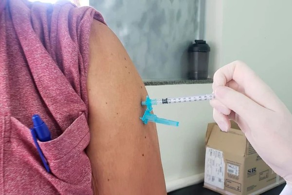 Mais de 41 mil patenses já estão imunizados contra a Covid-19; vacinação segue nesta segunda