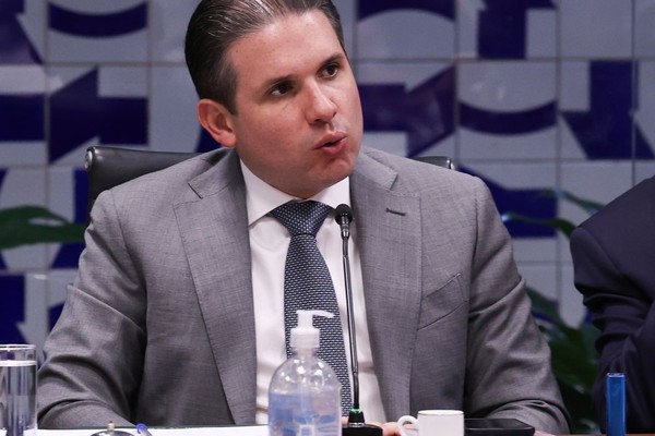 Motta convoca reunião de líderes para votar PL do fim da escala 6x1