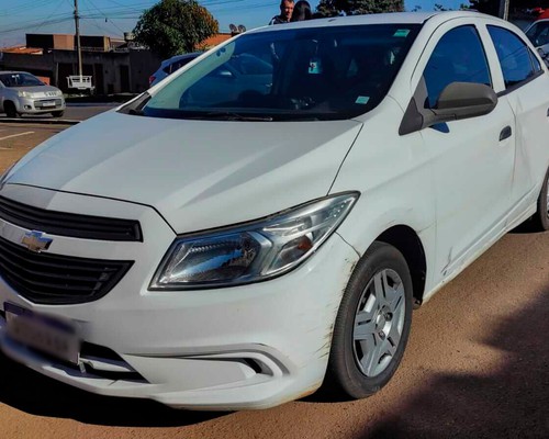 Marido e mulher ficam feridos em acidente de moto em avenida de Patos de Minas
