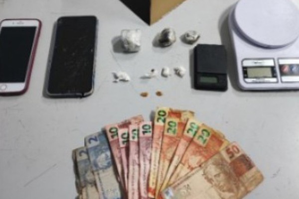 Após denúncia, PM prende homem com crack, cocaína, maconha e ice/dry em Patos de Minas