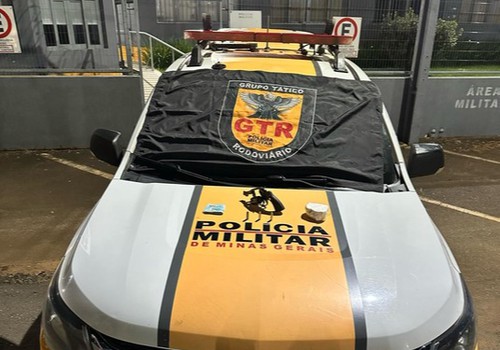Jovem com 3 mandados de prisão é preso na LMG 743 após jogar criança ao solo; outro foragido foi preso no local