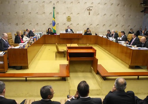 Maioria do STF vota por manter símbolos religiosos em órgãos públicos