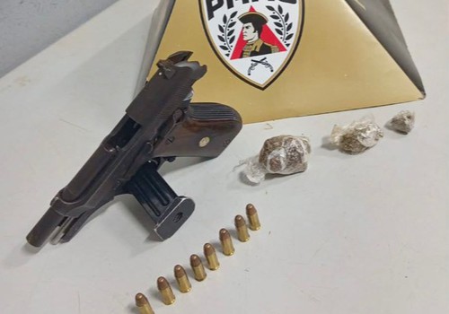 Casal sai à procura de suspeito de invadir loja e mulher acaba presa com arma furtada em Patos de Minas