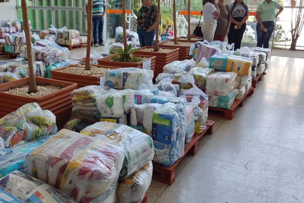 Unipam realiza doação de 3 toneladas de alimentos para entidades sociais de Patos de Minas