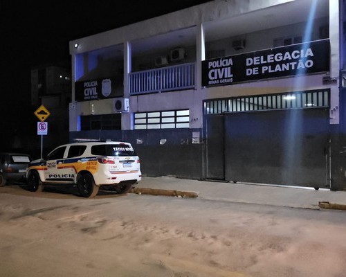 Homem é preso por agredir com soco e ameaçar de morte dupla em via pública