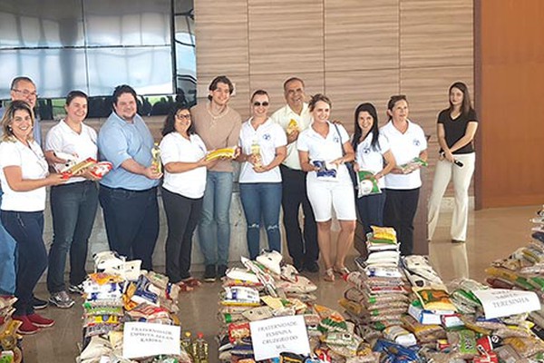 Unipam e Fepam entregam 4 toneladas de alimentos para entidades assistenciais de Patos de Minas