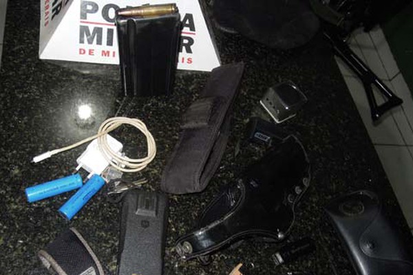 PM faz cerco e prende ladrão que furtou mochila com carregador de fuzil de dentro de viatura