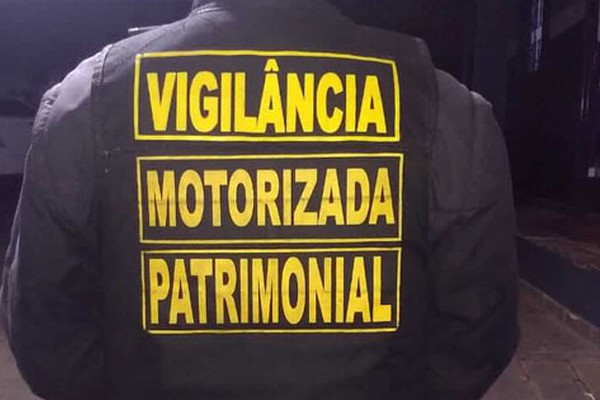 Polícia Militar coíbe atividade irregular de vigilância privada e prende vigilante em moto 