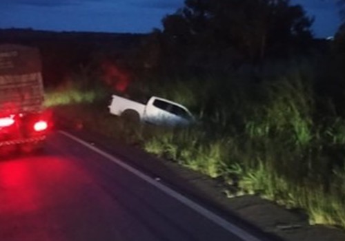 Grave acidente entre caminhão e caminhonete tira a vida de motorista na MGC 354, em Presidente Olegário