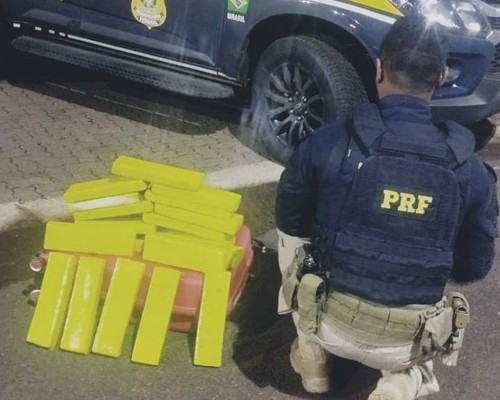 PRF prende mulher na BR 365 com 23 kg de maconha em ônibus com destino ao Maranhão