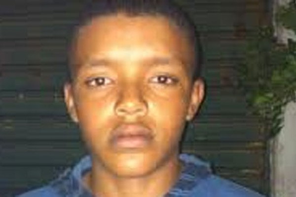 Jovem de 19 anos é assassinado a tiros ao ser atingido nas costas no bairro Vila Rosa