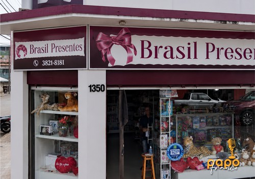 Semijoias com tratamento antialérgico ganham destaque e impulsionam o movimento da loja Brasil Presentes, em Patos de Minas