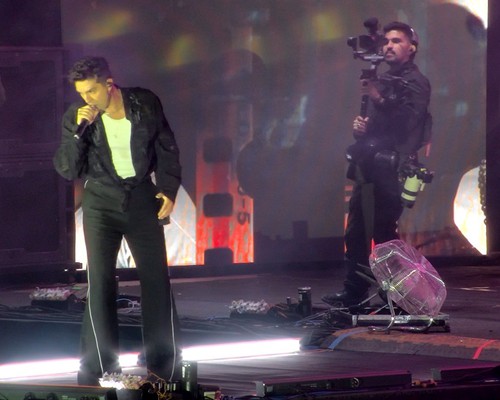 Após Rodeio, Luan Santana canta para um grande público nesta sexta de Fenamilho 2026