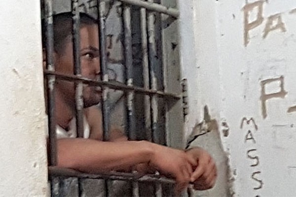 Homem é preso pela Polícia Militar poucas horas depois de sair do Presídio Sebastião Satiro