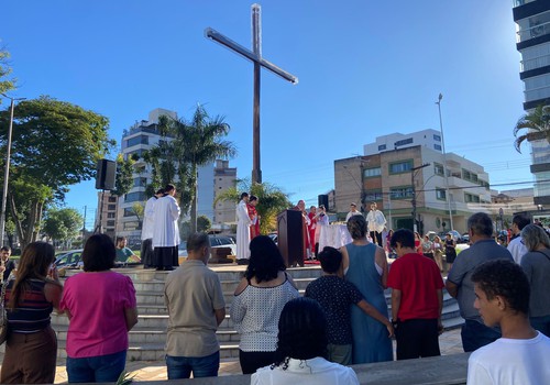 Celebração do Domingo de Ramos leva centenas de fiéis à Catedral de Santo Antônio