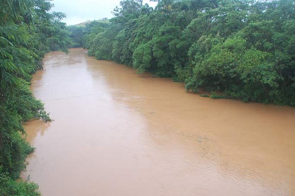 Chuvas dos últimos dias deixam Rio Paranaíba a mais de 4 metros acima do nível normal