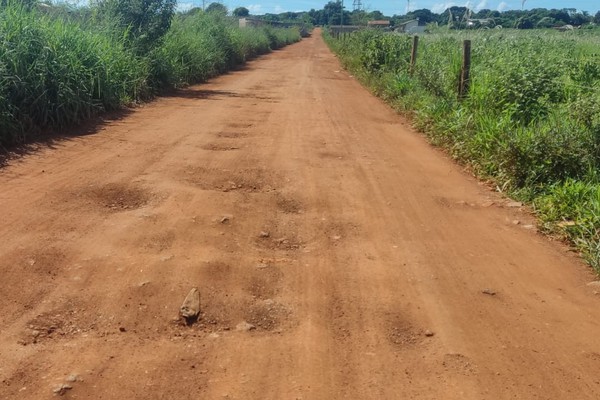 Moradores reclamam de buracos e falta de manutenção em estrada de acesso às Chácaras Pôr do Sol em Patos de Minas