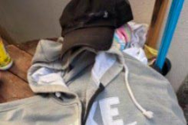 Homem que devia estar de tornozeleira é preso por furto de frigideira, toalhas e camisetas