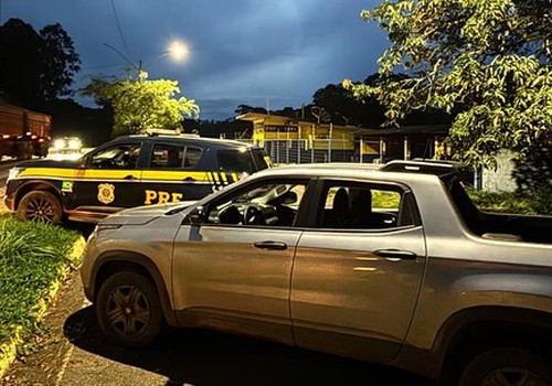 PRF intercepta Fiat Toro roubada e clonada na BR-365 e prende condutor por receptação