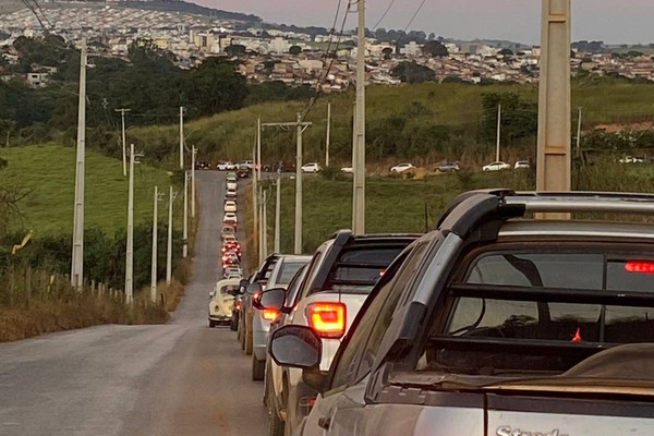 Motorista enfrentam grande congestionamento na Ponte do Rio Paranaíba na volta do feriadão