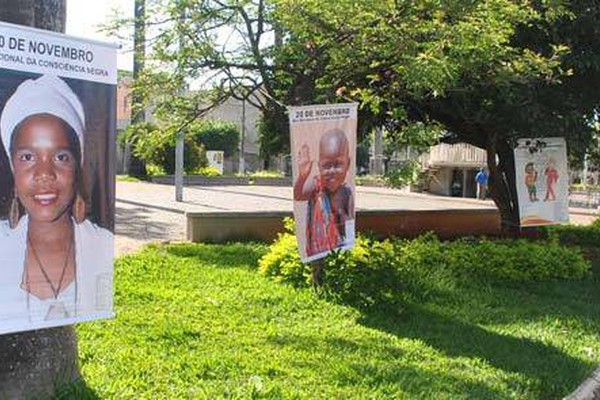 Dia da Consciência Negra é comemorado com exposição no centro de Patos de Minas