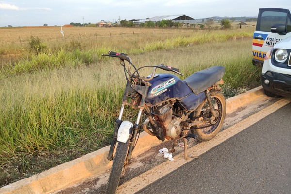 Menor de 14 anos é flagrado conduzindo moto adulterada em Cruzeiro da Fortaleza e acaba na delegacia