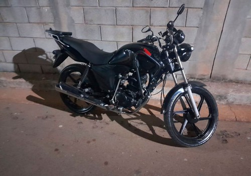 Morador tem motocicleta furtada após chegar do trabalho e pede ajuda para encontrá-la