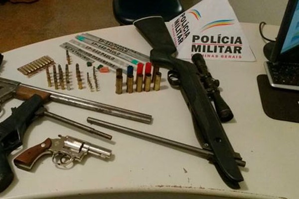 PM de Rio Paranaíba cumpre mandado de busca e apreensão e encontra várias armas de fogo