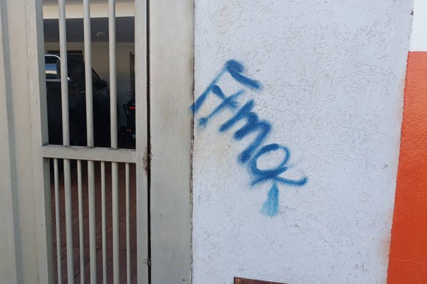 Jovem picha diversos imóveis durante a madrugada e acaba preso em Patos de Minas