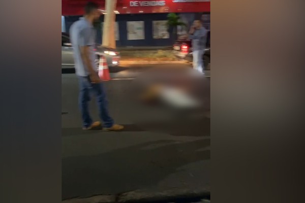 Jovem tenta roubar moto de policial militar e acaba baleado em Uberlândia