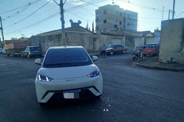 Motociclista embriagado e sem CNH é preso após acidente no Bairro Belvedere, em Patos de Minas