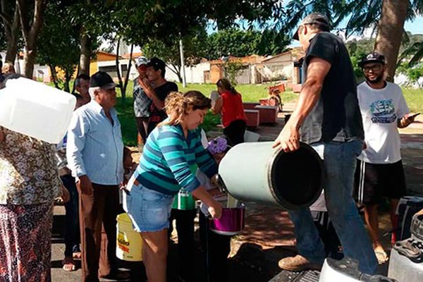 Após duas doações, produtores voltam a doar mais um caminhão de leite em Patos de Minas