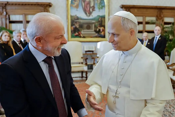 Lula se reúne com papa Leão XIV, pela primeira vez, no Vaticano