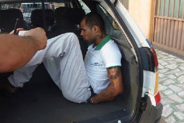 Acusado de assaltar relojoaria e disparar em gerente é preso em Vazante