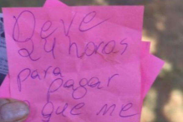 Filho que não trabalha e vive às custas da mãe usa bilhete para ameaçar destruí-la