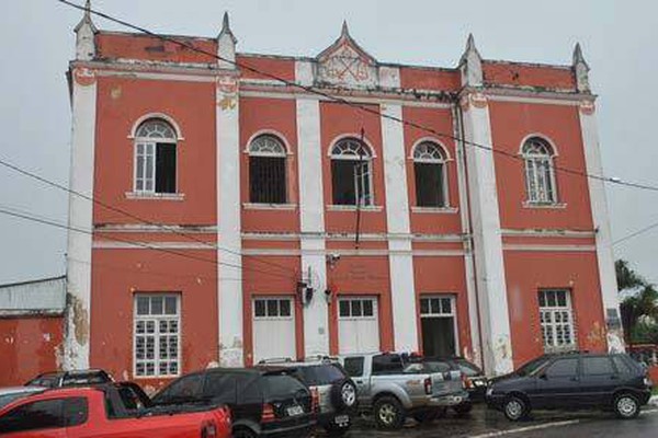 Prédio centenário do antigo cadeião tem destino incerto em Patos de Minas