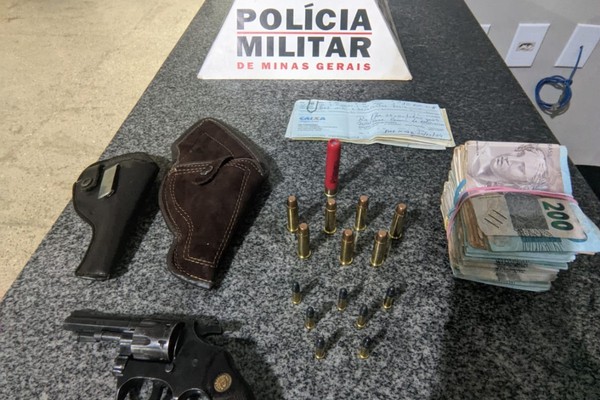 Desacordo em compra de arma termina com quatro homens presos e mais de R$180mil apreendidos