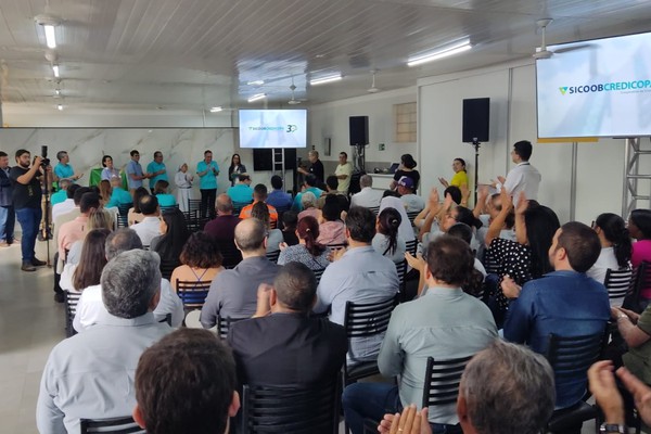 Sicoob Credicoopa realiza doação de usina de energia fotovoltaica para a Casa das Meninas em Patos de Minas