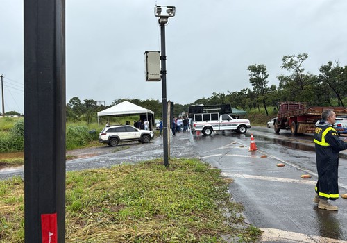 Moradores protestam contra proposta do Governo de Minas de terceirização da BR 365