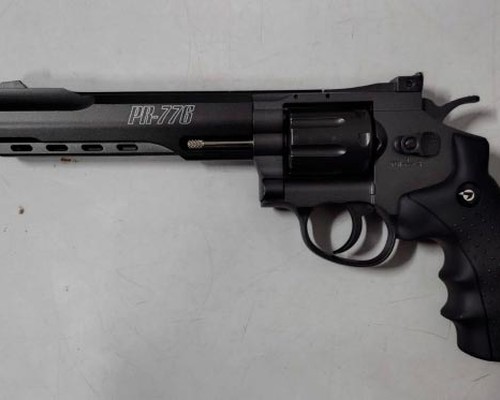 Jovem com esquizofrenia é preso após atirar no olho da própria mãe com revólver de pressão em Patos de Minas