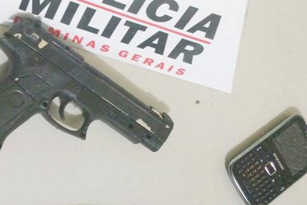 Adolescente é apreendido com réplica de pistola em Carmo do Paranaíba