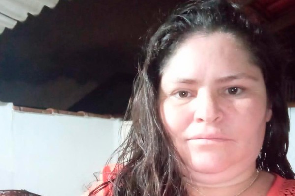 Família pede ajuda para identificar motociclista que atropelou e deixou mulher em estado grave, em Patos de Minas