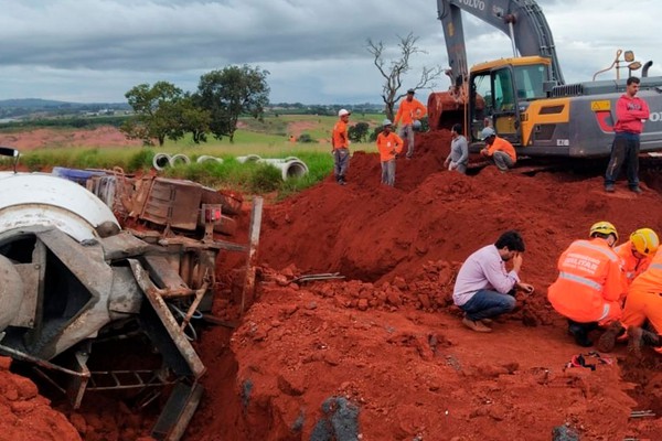 Trabalhador morre soterrado em acidente em obra de loteamento em Patos de Minas