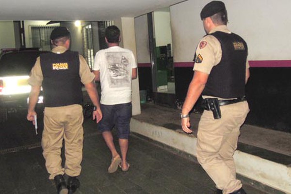 Homem é preso após enforcar e deixar desacordado o próprio pai em Presidente Olegário