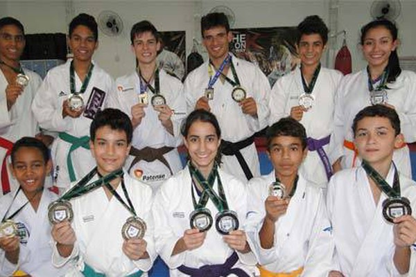 Atletas patenses representam Minas no Campeonato Brasileiro de Karatê em Fortaleza